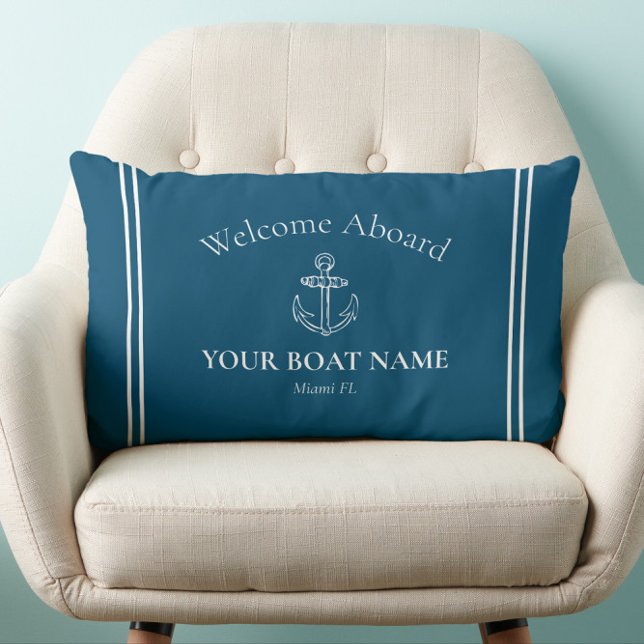 Cojín Lumbar Bienvenido a bordo Nombre del barco Océano Azul Ná (Traditional Nautical Welcome Aboard Lumbar Pillow Personalized with Your Boat Name and Home Port)