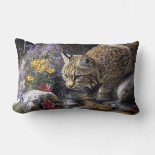 Cojín Lumbar Bobcat con flores silvestres Arte escénico