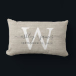 Cojín Lumbar Boda de Monograma Blanco Linen Beige Keepsake<br><div class="desc">Elegante almohada de efecto de lino trenzado beige de aguacate de boda con tu texto en caligrafía de escritura manuscrita de moda gris oscuro. Simplemente agregue sus nombres, monograma y fecha de boda. Un gran regalo para una pareja recién casada. Diseñado exclusivamente para usted por Happy Dolphin Studio. Si necesita...</div>