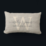 Cojín Lumbar Boda Keepsake del monograma de marfil de color gri<br><div class="desc">Elegante almohada de efecto de lino trenzado beige de aguacate de boda con tu texto en caligrafía de escritura manuscrita de moda gris oscuro. Simplemente agregue sus nombres, monograma y fecha de boda. Un gran regalo para una pareja recién casada. Diseñado exclusivamente para usted por Happy Dolphin Studio. Si necesita...</div>