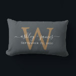 Cojín Lumbar Boda Monograma Dorado Fecha fuera de negro<br><div class="desc">Elegante almohada de mantenimiento de bodas muestra sus nombres en caligrafía de escritura manuscrita de moda blanca y su elegante monograma dorado en un fondo negro. Simplemente agregue sus nombres, monograma y fecha de boda. Un gran regalo para una pareja recién casada. Diseñado exclusivamente para usted por Happy Dolphin Studio....</div>