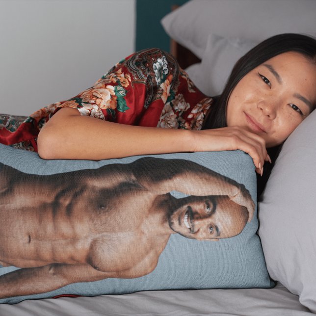 COJÍN LUMBAR BOYFRIEND PILLOW CUDDLE HUNK (Subido por el creador)