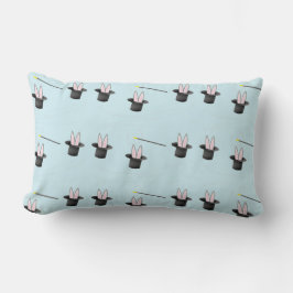 Cojín Lumbar Bunny en un gorra con varita mágica azul