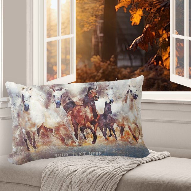 Cojín Lumbar Caballos de carreras salvajes de acuarela (Pillow featuring a watercolor image of wild running horses)