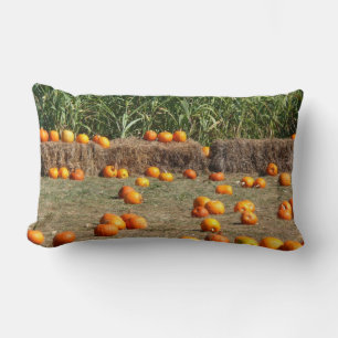 Cojín Lumbar Calabazas, maíz y heno Fotografía de la cosecha de