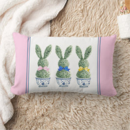 Cojín Lumbar Chinoiserie Azul y Blanco con Topiarias de Conejo