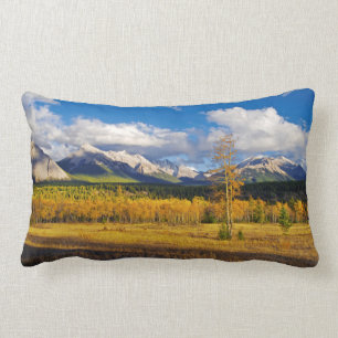 Cojín Lumbar Cielos azules y nubes sobre un prado