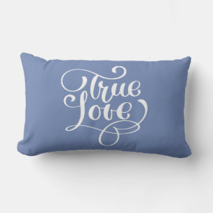 Cojín Lumbar Cita de amor verdadero tipografía azul aciano boda