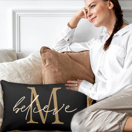 Cojín Lumbar Creer elegante guión oro Monograma inicial negro