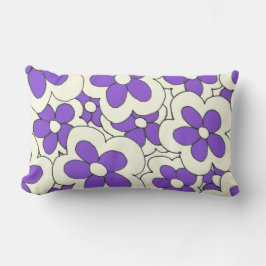Cojín Lumbar Diseño de flores moradas y crema dibujadas a mano