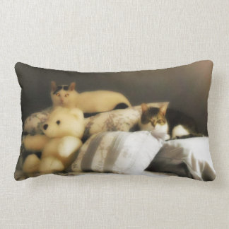 Cojín Lumbar Dos gatos con oso de peluche