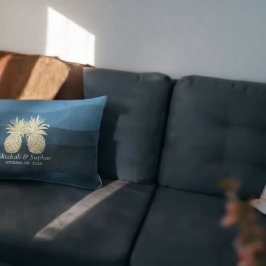 Cojín Lumbar Ducha de bodas Moderno Blue Gold Pineapple Pareja 