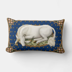 Cojín Lumbar Durmiendo a unicornio en una profunda flor azul