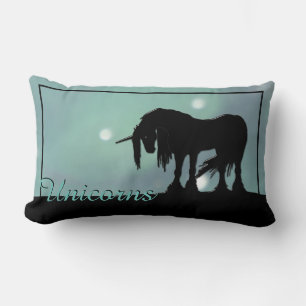 Cojín Lumbar El místico unicornio negro (verde oscuro)