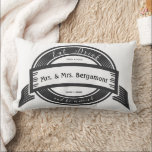 Cojín Lumbar El Sr. y la Sra. Eat Bebe y se casan Boda<br><div class="desc">El señor y la señora comen y se casan con el Boda Pillow en blanco y negro. Puede Personalizar esta bella almohada estética estilo Bisto Vintage para decir lo que le guste a la novia (Boda o Regalo recién casada) o a la esposa (Regalo del 2º Aniversario) o comprar dos...</div>
