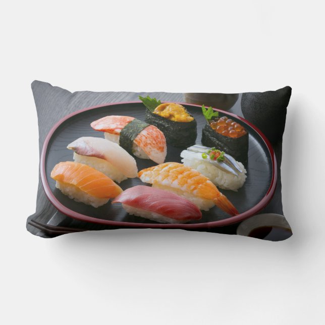 Cojín Lumbar Elegant Sushi Plate Cushion – Taste of Tradition (Anverso)