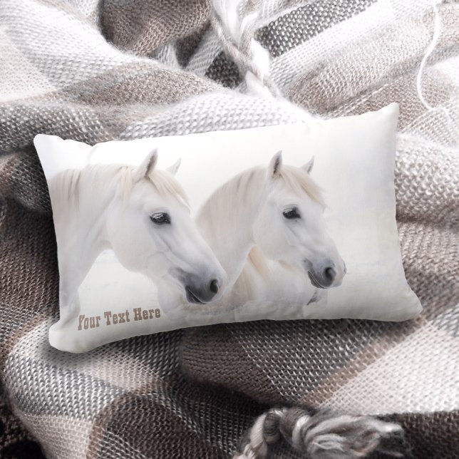 Cojín Lumbar Elegante Caballos de Sueño Blanco de Nieve (Pillow featuring a dreamy painting of white horses)