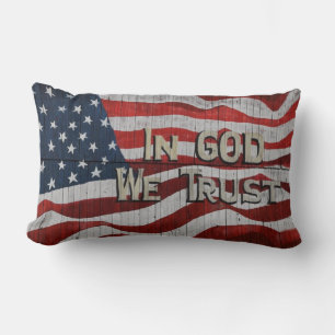Cojín Lumbar En Dios confiamos en la bandera norteamericana de