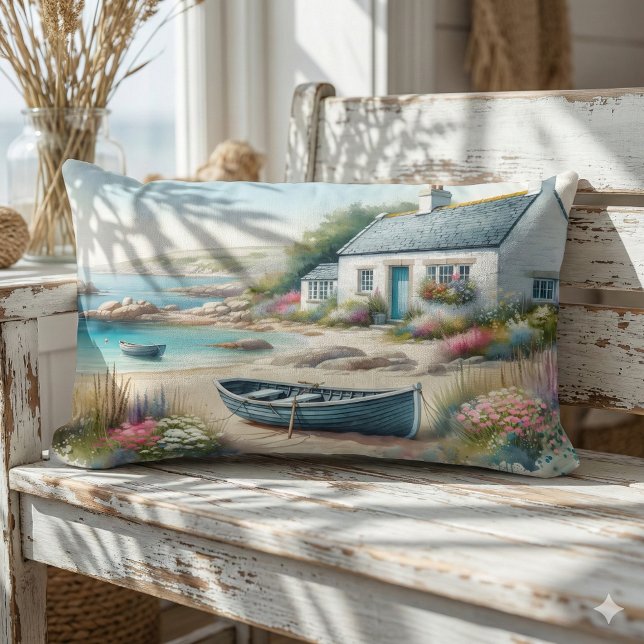 Cojín Lumbar Escena Acuarela de Cabaña Costera junto al Mar (Coastal Cottage Watercolor Seaside Scene Lumbar Pillow Mockup A)