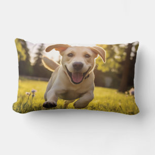 Cojín Lumbar Felíz Labrador Corriendo