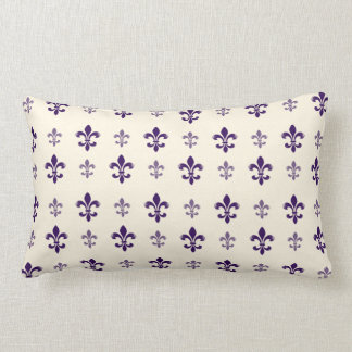 Cojín Lumbar Flor de lis elegante púrpura y poner crema