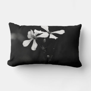Cojín Lumbar floral en blanco y negro minimalista