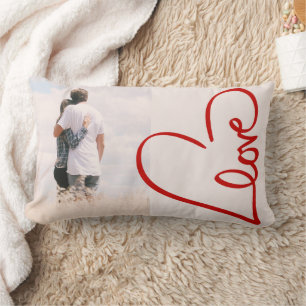 Cojín Lumbar Foto de amor con arte de línea de corazón rojo mod