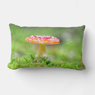 Cojín Lumbar Fotografía de caída de setas rojas en toadstoi con