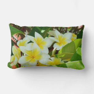 Cojín Lumbar Frangipanis Amarillos Crecen En Un Cushiro De Árbo