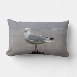 Cojín Lumbar Gaviota inverosímil en el poste cuando nevaba