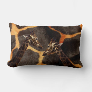 Cojín Lumbar "Girafas exóticas: Sobre un lienzo con motivos de 