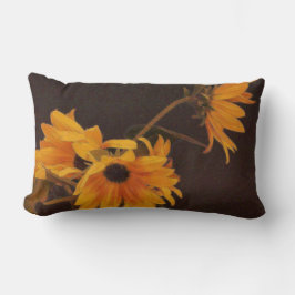 Cojín Lumbar Girasoles amarillos en fondo del chocolate
