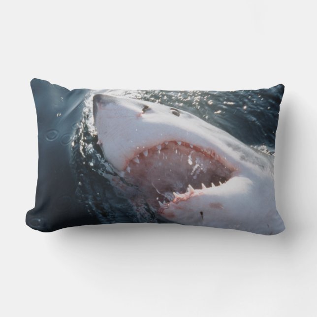Cojín Lumbar Gran tiburón blanco en el mar (Anverso)