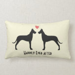 Cojín Lumbar Grandes perros Bodas daneses | Personalizado de pa<br><div class="desc">Grandes Silhouettes danesas frente a frente con corazón. El texto, "Feliz eterno después" puede ser personalizado con su propio saludo, nombre o fecha de boda. Es un gran regalo para las duchas de novias, bodas y aniversarios históricos. Una almohada decorativa de tiro para los amantes del Gran Dane. Visite el...</div>