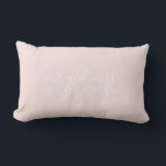 Cojín Lumbar Guión de la moda Sr. Sra. Pastel Pink Newlyed Mono<br><div class="desc">Moda, almohada moderna monogramo rosa pastel con el texto Mr. y Mrs. en blanco elegante. Simplemente agrega tu nombre de casado. Un regalo de lujo perfecto para la pareja recién casada. Diseñado exclusivamente para usted por Happy Dolphin Studio. Si necesita ayuda o productos coincidentes, póngase en contacto con nosotros en...</div>
