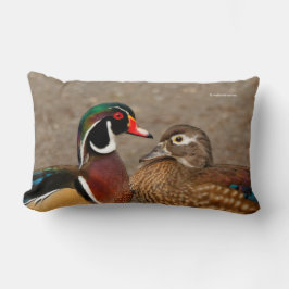 Cojín Lumbar Hermoso momento conmovedor entre pollos de madera