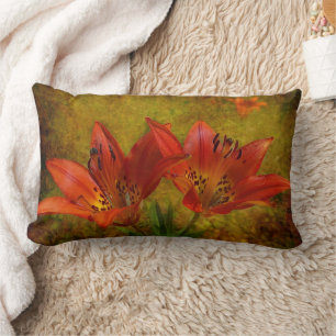 Cojín Lumbar Icono de Lily de Prairie Roja Occidental Texteada
