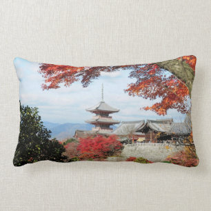 Cojín Lumbar Japón, Kioto. Templo de Kiyomizu en color de otoño