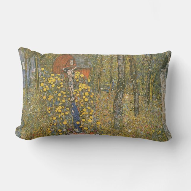Cojín Lumbar Jardín de granja con crucifijo (por Gustav Klimt) (Anverso)
