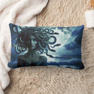 Cojín Lumbar Joven Medusa Hermosa por la Luna y el Océano