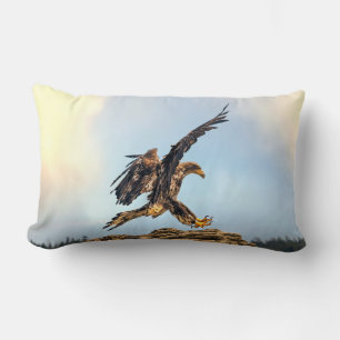 Cojín Lumbar Juvenile Bald Eagle practicando sus habilidades de