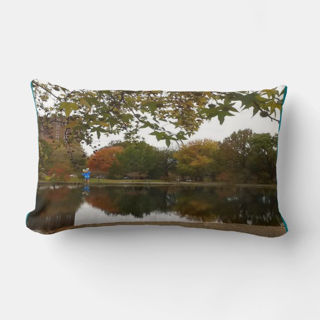 Cojín Lumbar Ker'D de enfrente de la charca (Anverso)