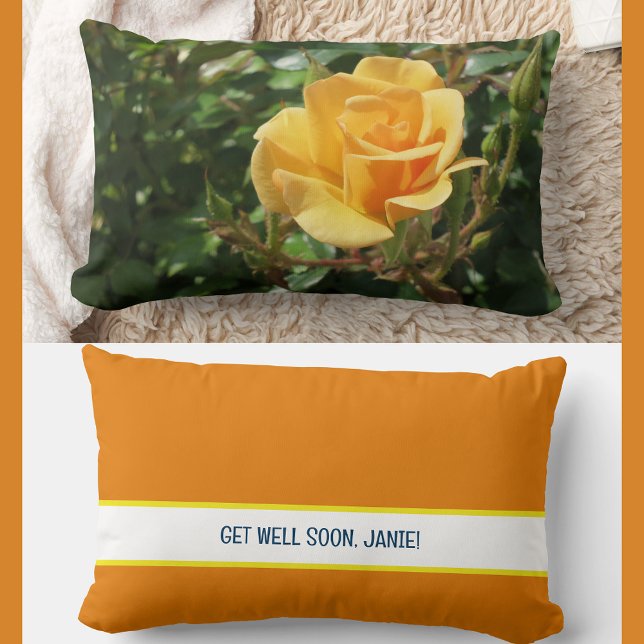 Cojín Lumbar La rosa amarilla de los trabajadores se pone bien  (Modern, elegant Get Well Soon personalized name accent pillow coworker friend. Photo of  yellow rose)