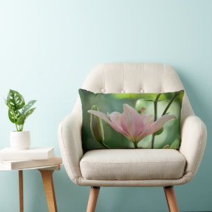 Cojín Lumbar Lily rosa-Bokeh por Shirley Taylor