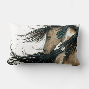 Cojín Lumbar Majestuosa serenidad de caballo por AmyLyn Bihrle