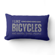 Me gustan las bicicletas y tal vez tres personas c