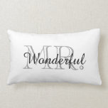 COJÍN LUMBAR MODA PILLOW_ " SR. WONDERFUL "<br><div class="desc">" SR. TEXTO GRIS Y NEGRO WONDERFUL" EN EL FONDO BLANCO</div>