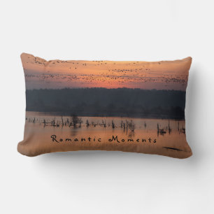 Cojín Lumbar Momentos románticos Aves al amanecer foto con text