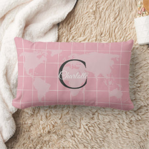Cojín Lumbar Monograma de rejilla de mapa mundial rosa chic mil