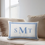 Cojín Lumbar Monograma de tres letras azul y blanco<br><div class="desc">Cojín decorativo monograma de tres letras azul y blanco</div>